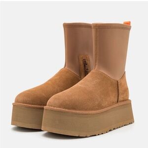 BRAND NEW UGG WOMEN’S CLASSIC DIPPER BOOTS – SIZE 8 W/ BOX!